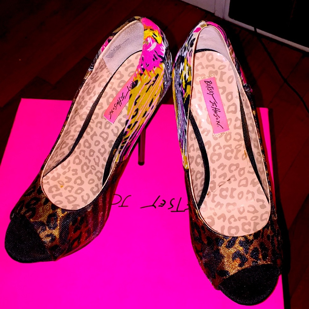 Fun animal 🦓 print Betsy Johnson heels